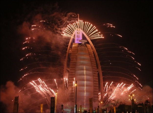 Dubai-fireworks-2014